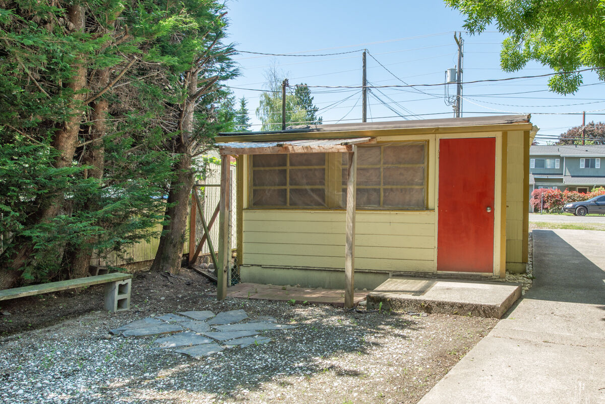 Property Photo:  9110 Fremont Ave N  WA 98103 