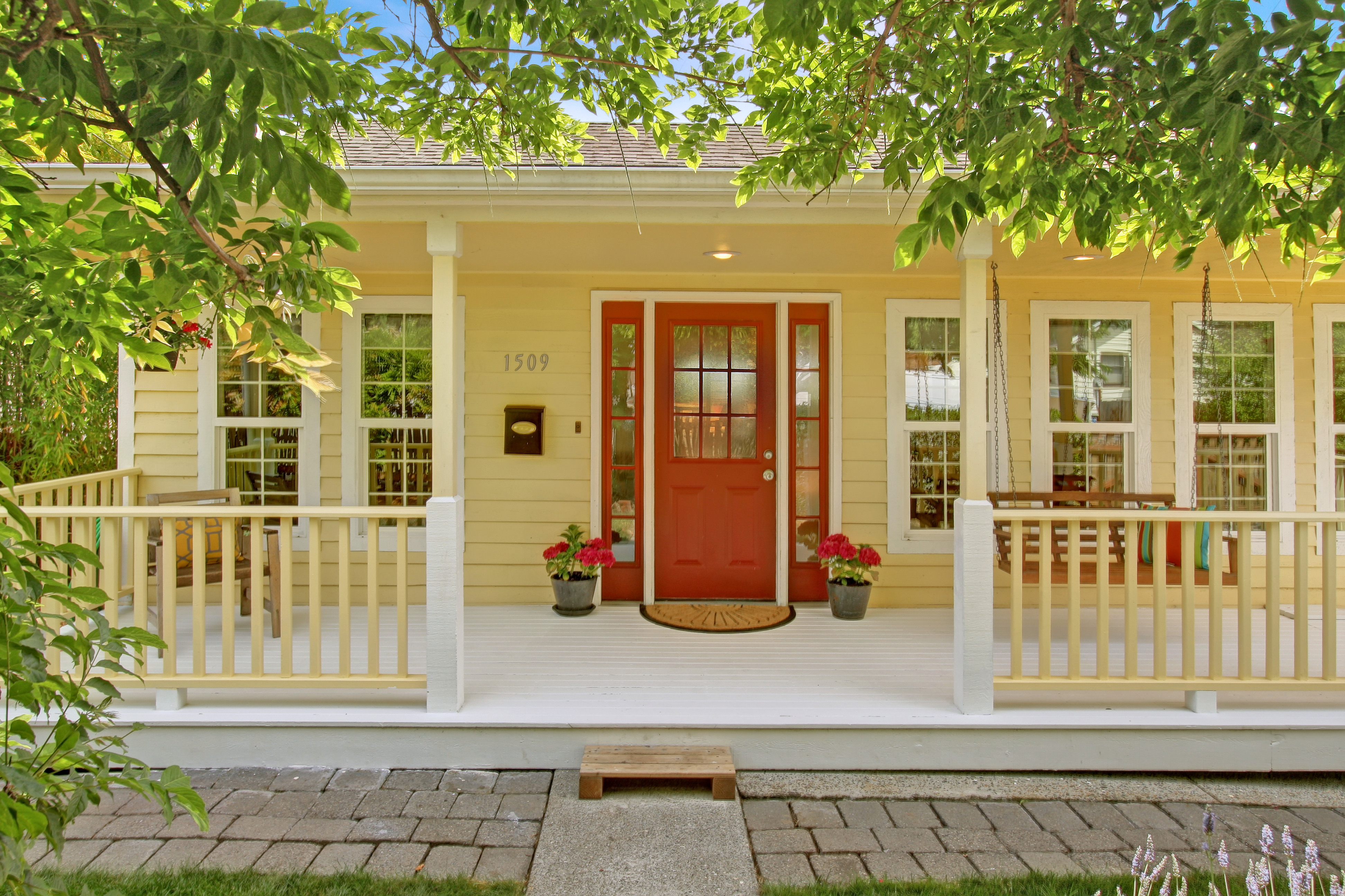 Property Photo: 1509 S Dawson St WA 98108