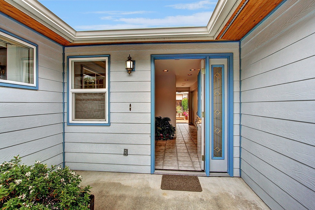 Property Photo: Entry/foyer 25136 11th Ave S WA 98198