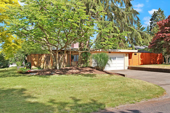 Property Photo:  6008 Dale Way  WA 98036 