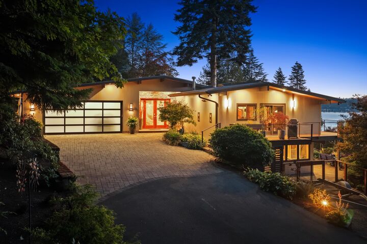 Property Photo: 13210 Holmes Point Drive NE WA 98034