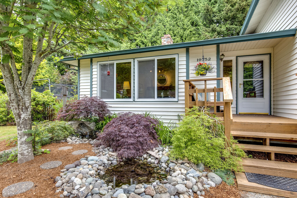 Property Photo: 19752 23rd Ave NE WA 98370