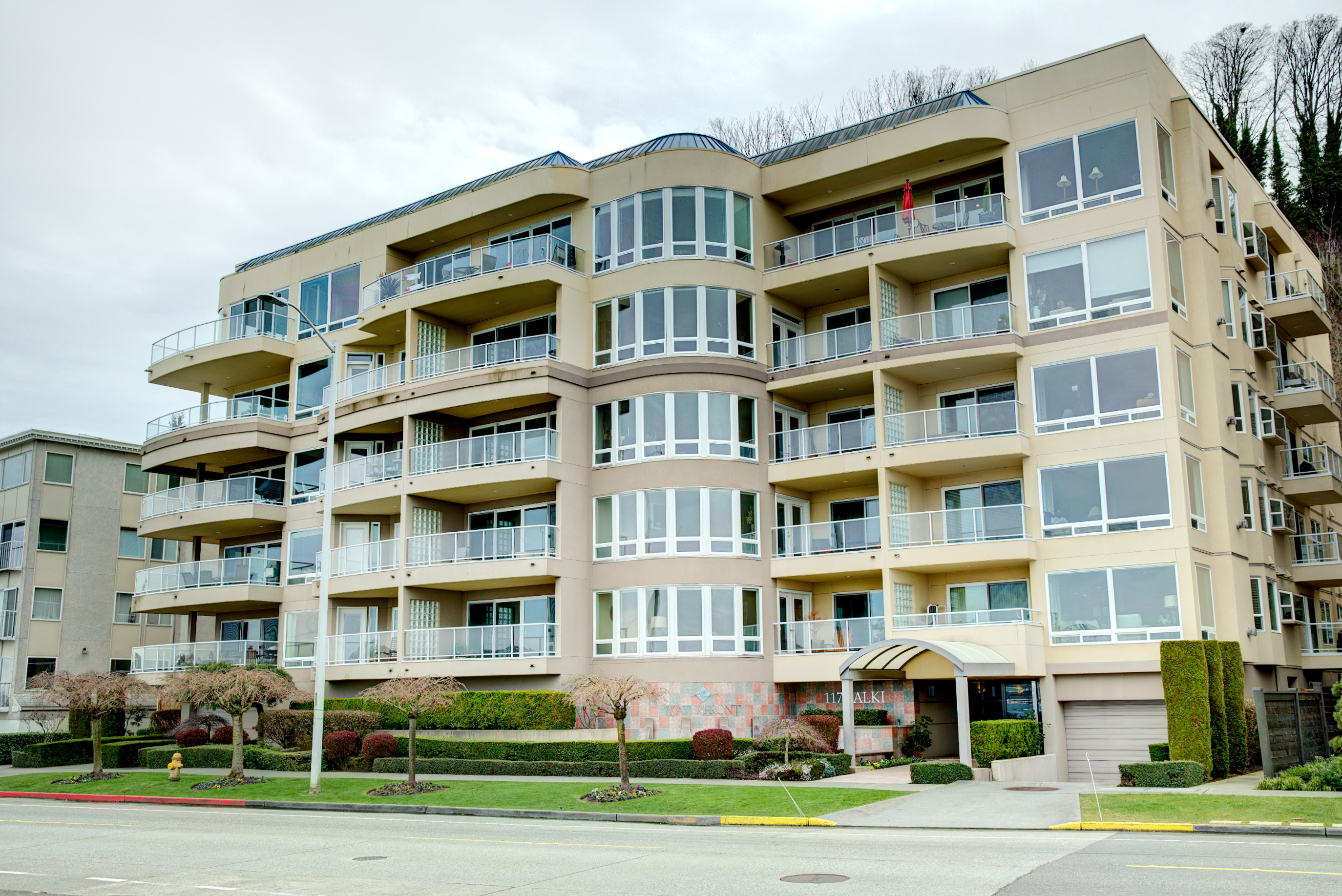 Property Photo:  1170 Alki Ave SW 504  WA 98116 