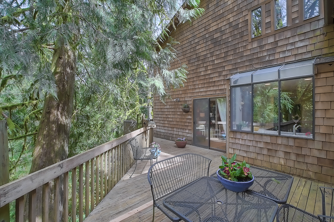 Property Photo:  13902 240th Ave SE  WA 98027 