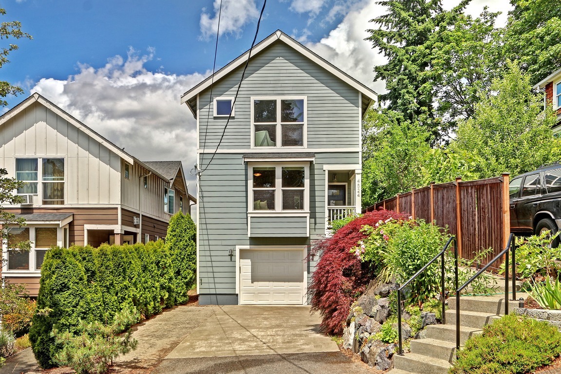 Property Photo:  4524 S Kenny St  WA 98118 