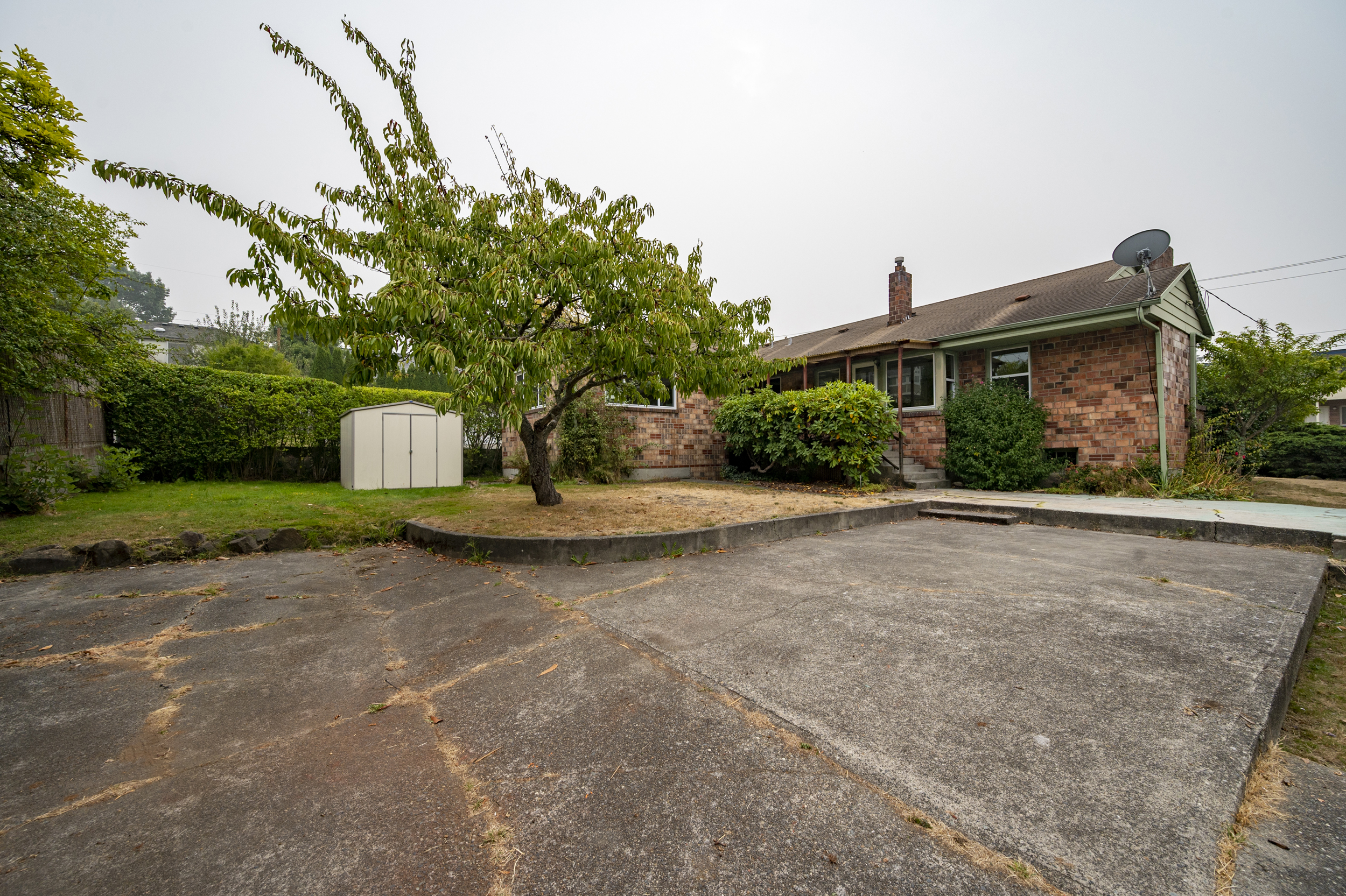 Property Photo: Exterior 3116 W Raye St  WA 98199 