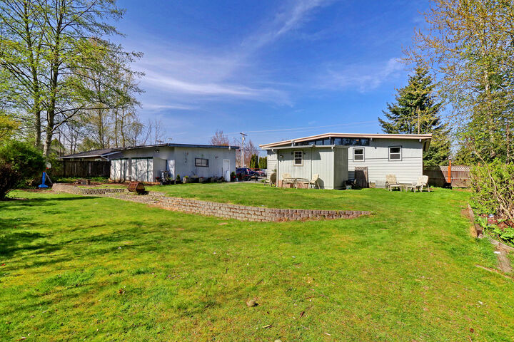 Property Photo: 930 Center Rd WA 98204