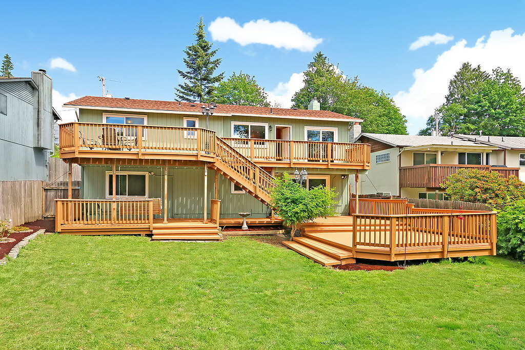 Property Photo:  3025 NE 205th St  WA 98155 