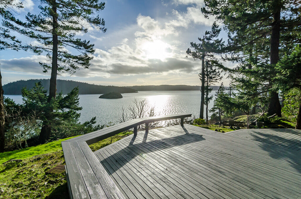 Property Photo:  734 Tillamuk Dr  WA 98257 