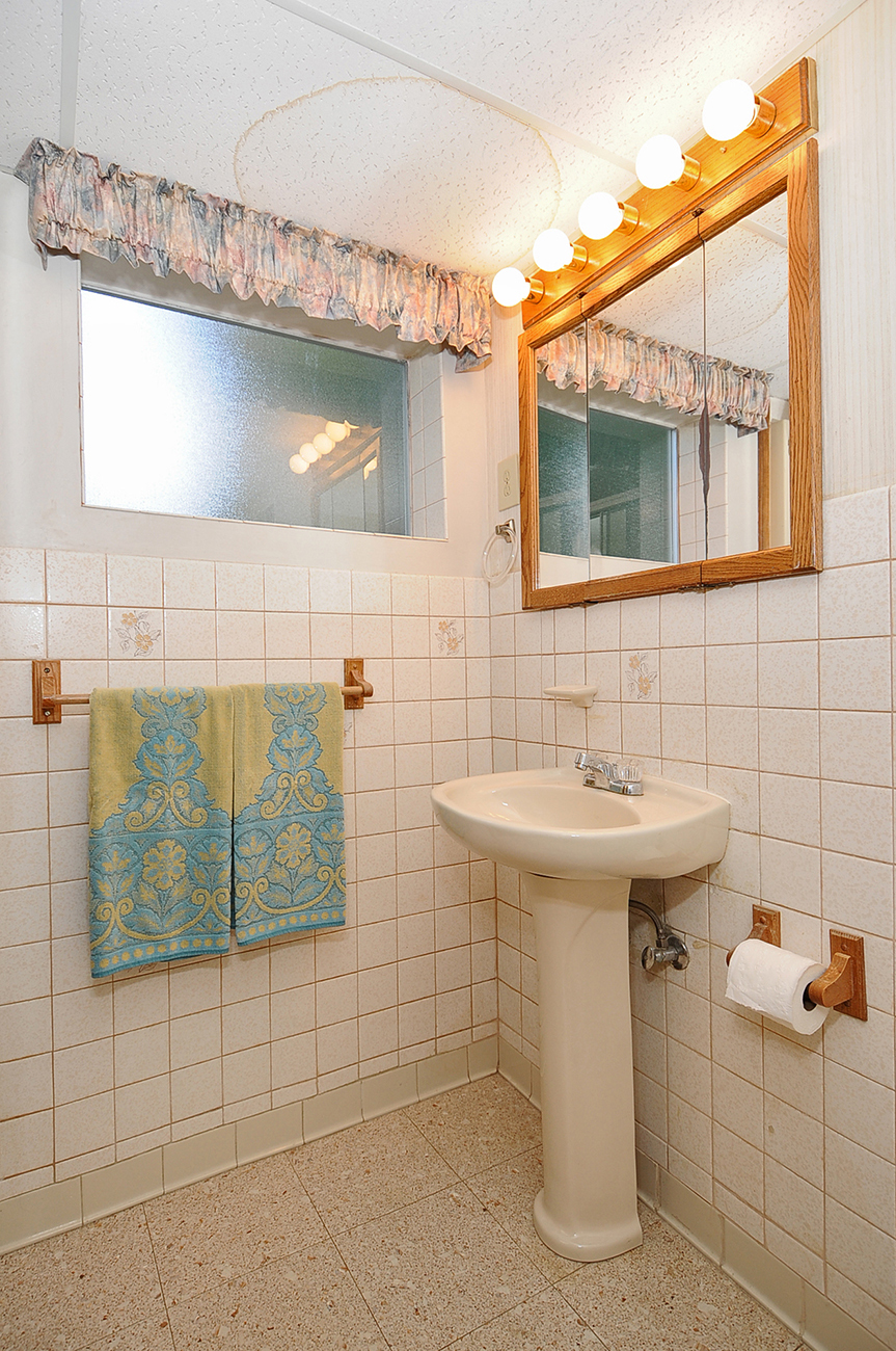 Property Photo: Bathrooms 143 S 297th Place  WA 98003 