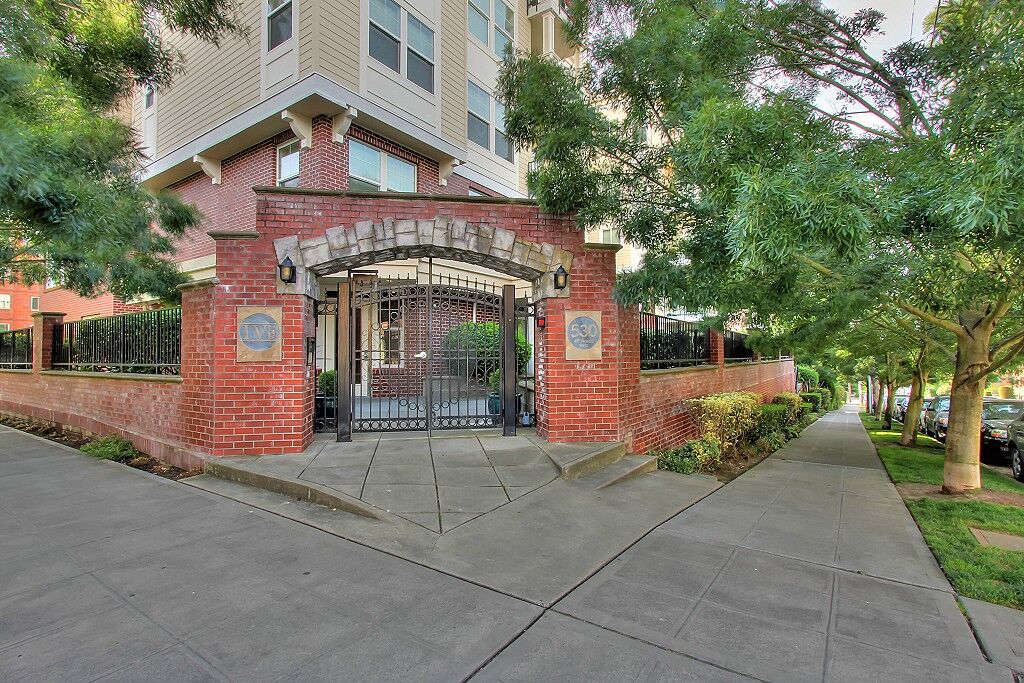 Property Photo:  530 4th Ave W 106  WA 98119 