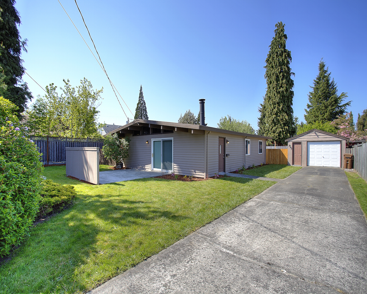 Property Photo:  111 E 67th St  WA 98404 