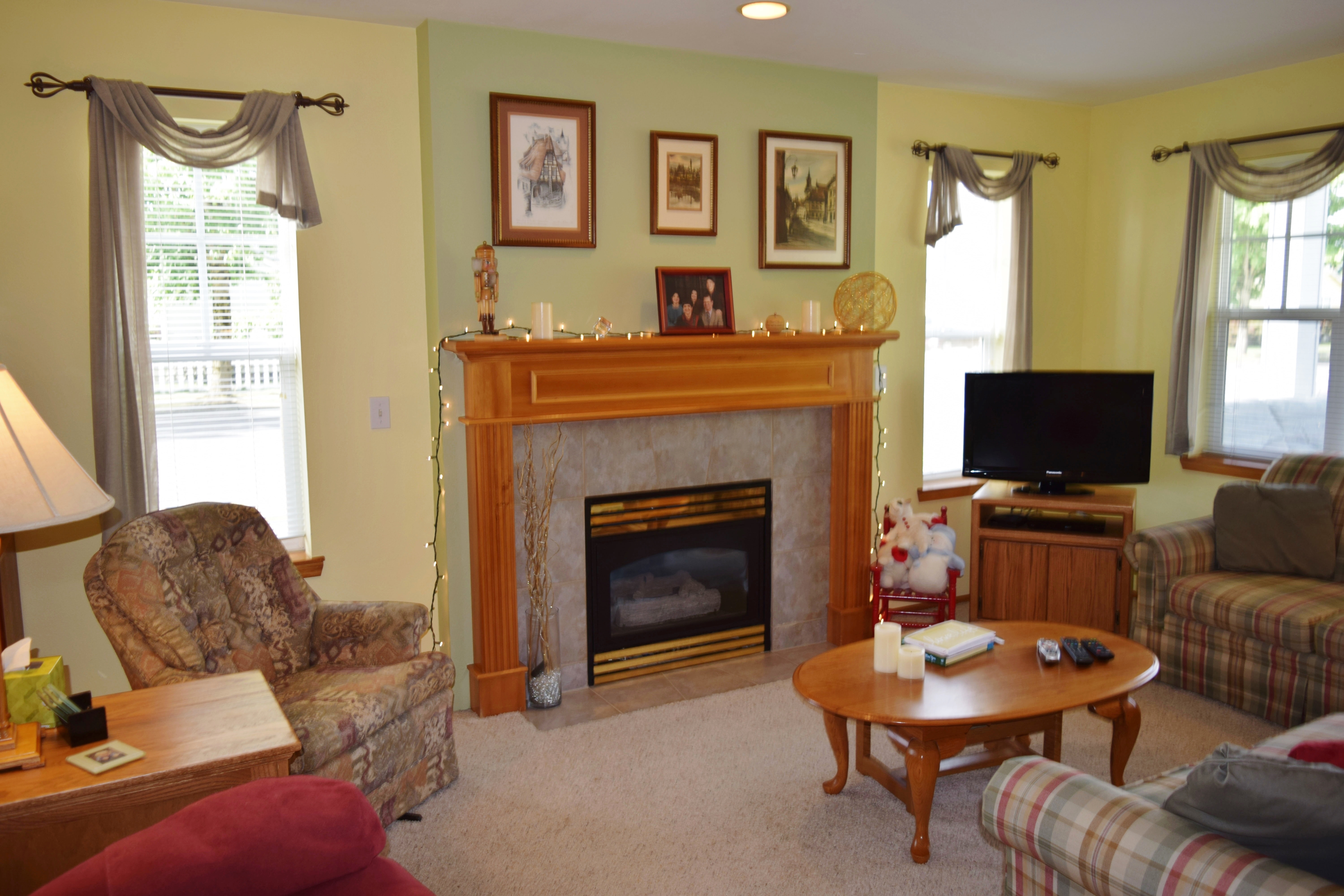 Property Photo: Living room 2200 Oak St WA 98264